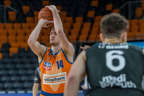 18岁的萨 18岁的萨